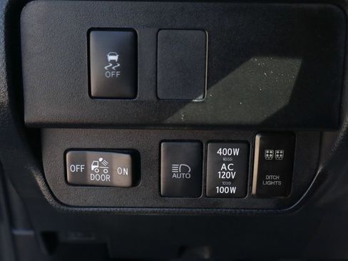 Used 2020 Toyota Tacoma TRD Off-Road w/ Technology Package AWD/4WD image 22