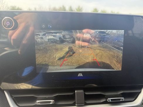 Used 2025 Chevrolet Equinox LT w/ Convenience Package II image 18