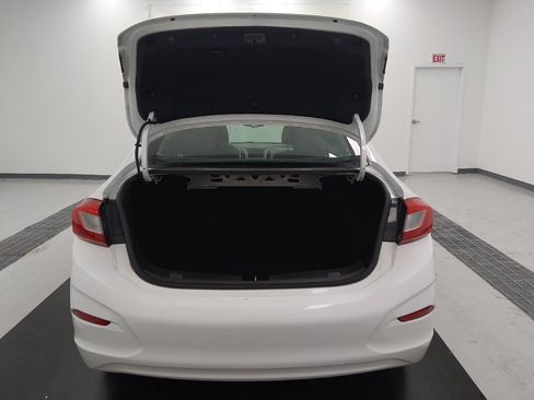 Used 2018 Chevrolet Cruze LS FWD image 29