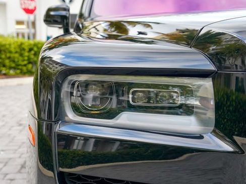 Used 2020 Rolls-Royce Cullinan Black Badge image 38