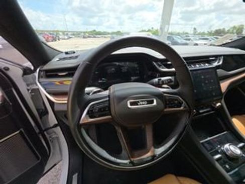 Used 2022 Jeep Grand Cherokee Summit w/ Advanced Protech Group IV AWD/4WD image 11