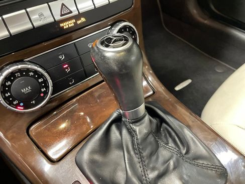 Used 2013 Mercedes-Benz SLK 250 image 22