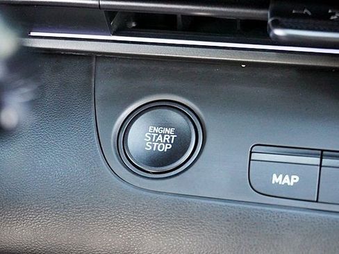 Used 2025 Hyundai Elantra SEL FWD image 29