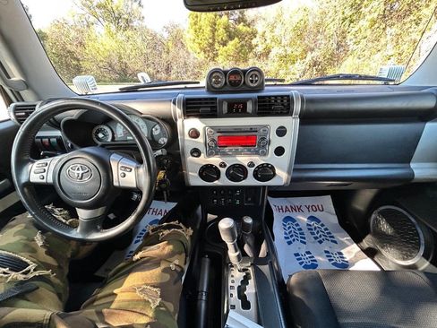 Used 2014 Toyota FJ Cruiser 4WD image 18