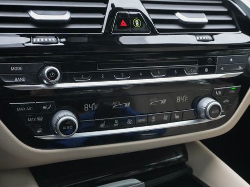Used 2019 BMW 530i w/ Convenience Package image 25