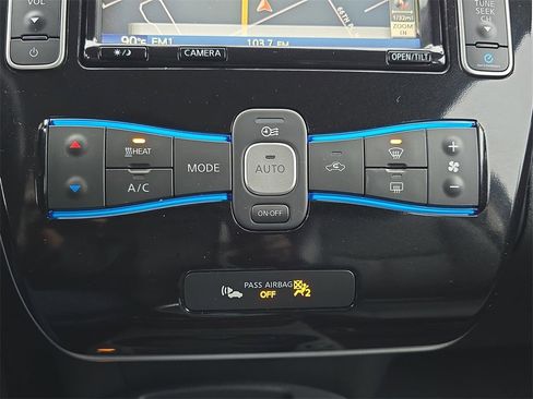 Used 2015 Nissan Leaf SL w/ Premium Package image 23