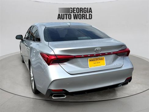 Used 2019 Toyota Avalon Limited image 3
