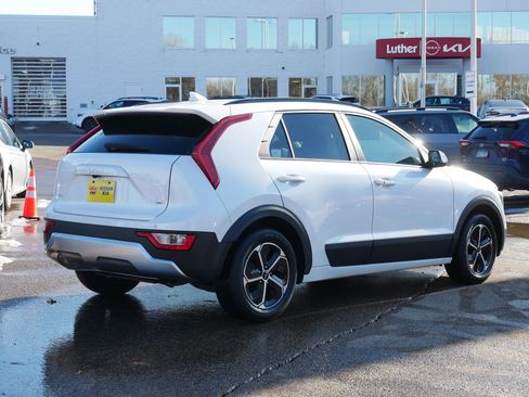 Certified 2023 Kia Niro EX image 7