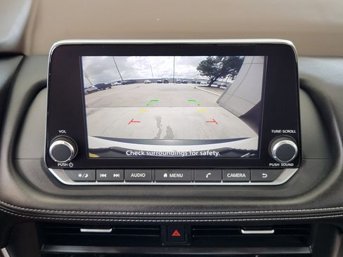 Used 2023 Nissan Rogue S AWD/4WD image 18