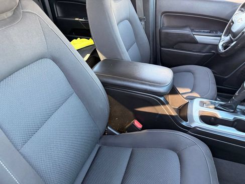 Used 2019 Chevrolet Colorado LT AWD/4WD image 11