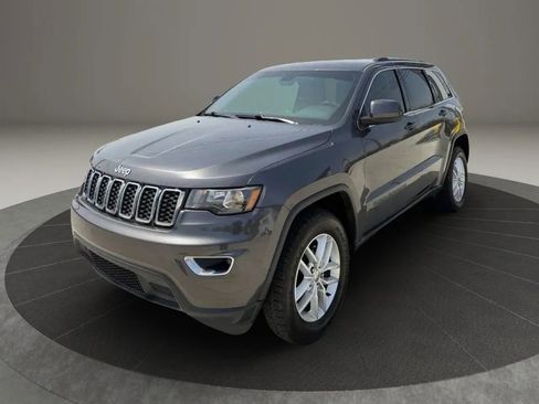 Used 2017 Jeep Grand Cherokee Laredo w/ Quick Order Package 23E AWD/4WD image 3