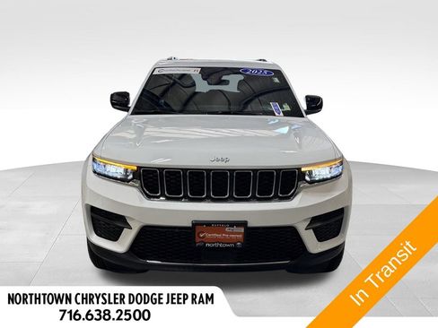 Used 2025 Jeep Grand Cherokee Laredo X w/ Luxury Tech Group I AWD/4WD image 5