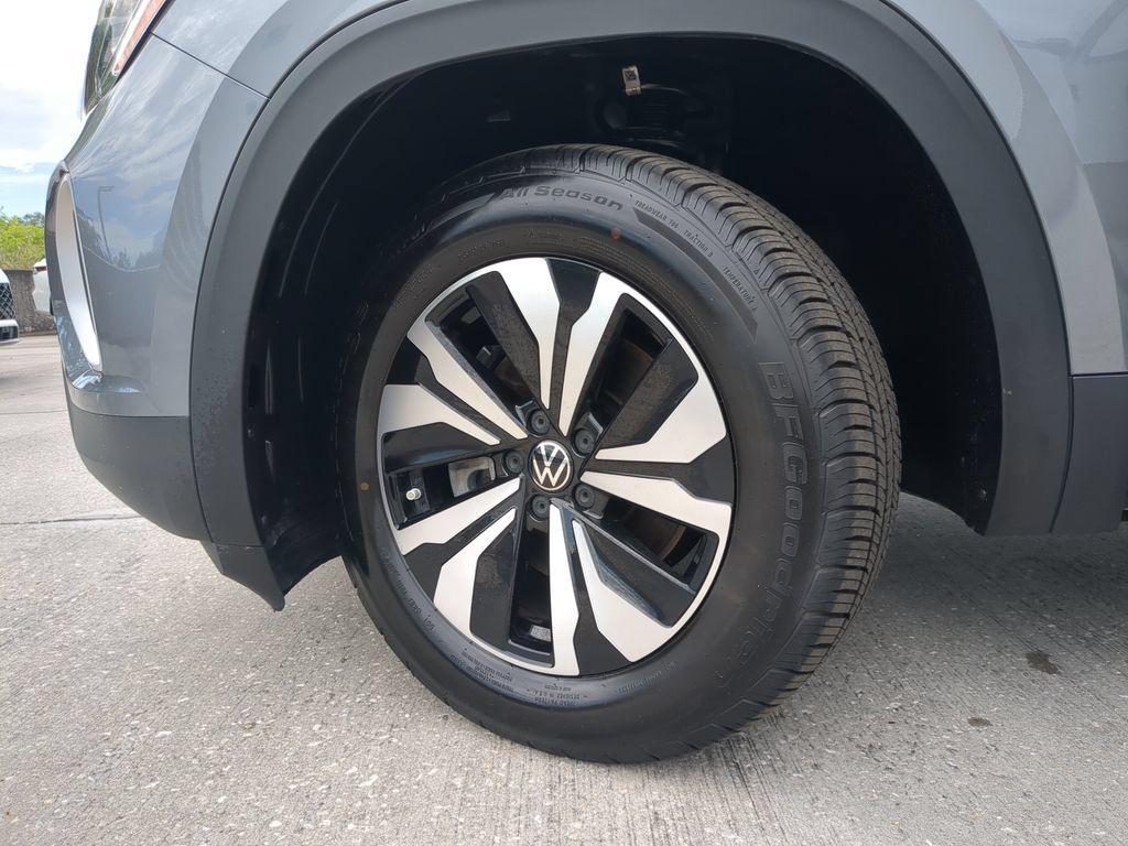 Certified 2024 Volkswagen Atlas SE FWD image 33