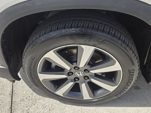 Used 2023 Honda Pilot Touring image 10