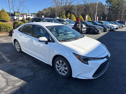 Used 2023 Toyota Corolla LE image 5