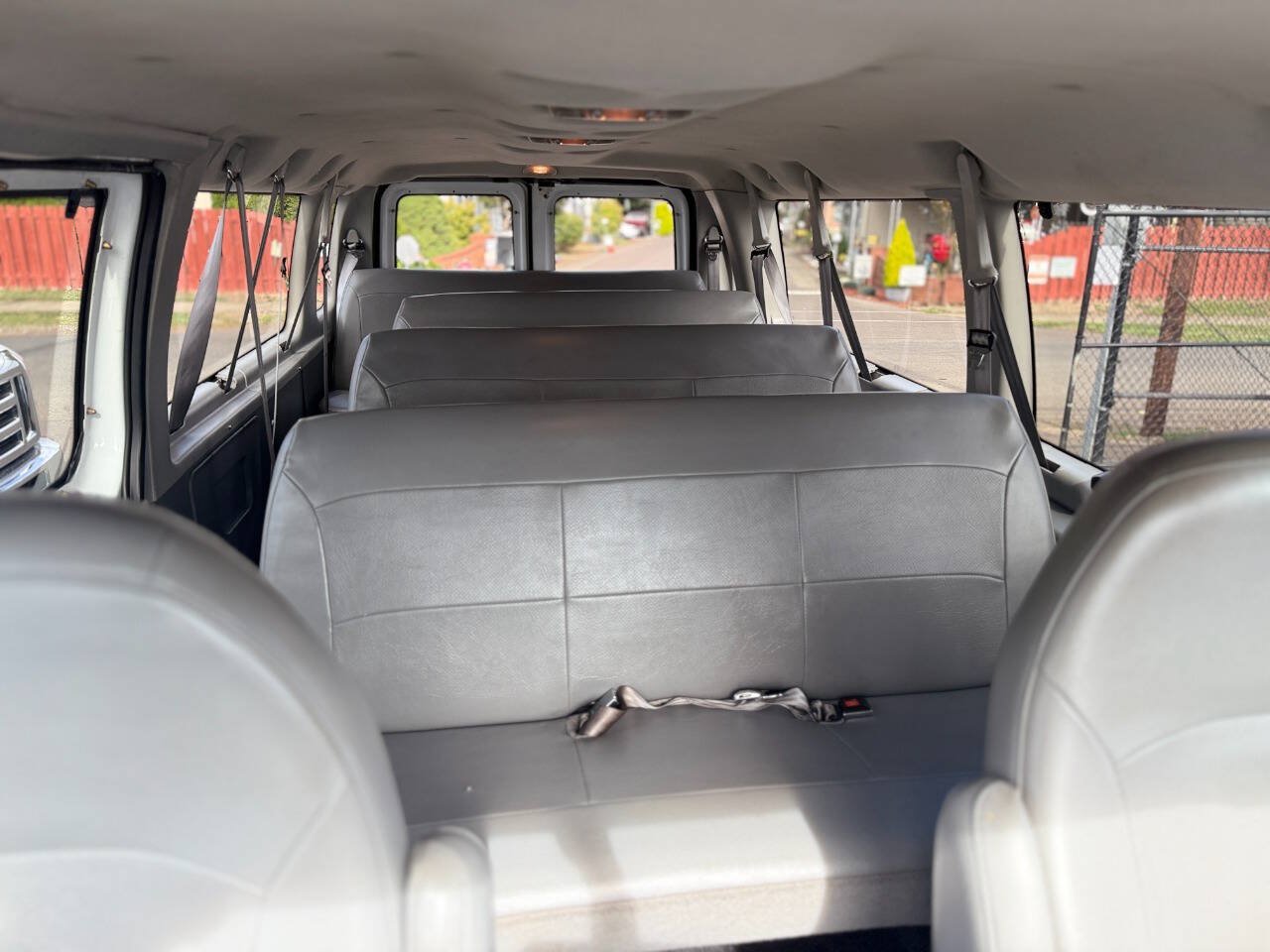 Used 2006 Ford E-350 and Econoline 350 XL RWD image 18