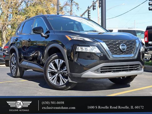 Used 2021 Nissan Rogue SV image 1