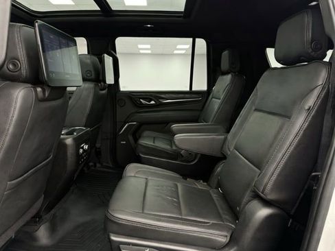 Used 2021 GMC Yukon XL Denali w/ Denali Premium Package image 18