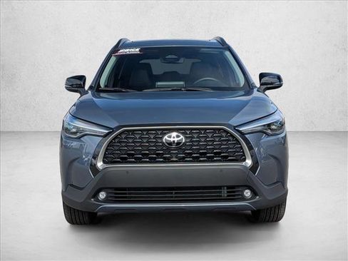 Used 2025 Toyota Corolla Cross XLE w/ Convenience Package image 2