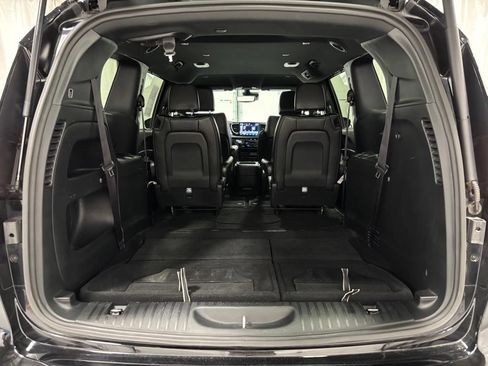 Used 2025 Chrysler Pacifica Select FWD image 46