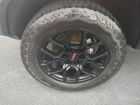 Used 2023 GMC Canyon Denali w/ Denali Black Edition image 10