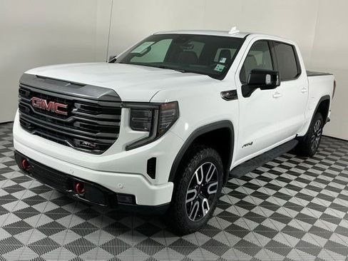 Used 2023 GMC Sierra 1500 AT4 w/ AT4 Premium Package AWD/4WD image 4