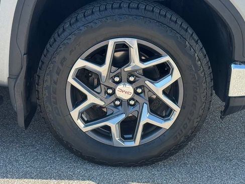 Used 2024 GMC Sierra 1500 SLT w/ SLT Premium Plus Package AWD/4WD image 10