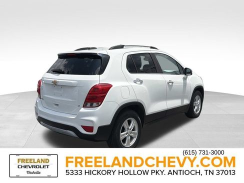 Used 2017 Chevrolet Trax LT w/ LT Convenience Package FWD image 3
