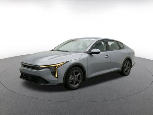 Used 2025 Kia K4 FWD image 3