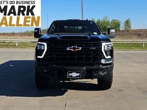 Used 2024 Chevrolet Silverado 2500 ZR2 w/ ZR2 Bison Edition AWD/4WD image 3