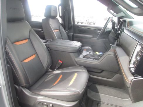 Used 2025 GMC Sierra 2500 AT4 w/ AT4 Premium Plus Package AWD/4WD image 26