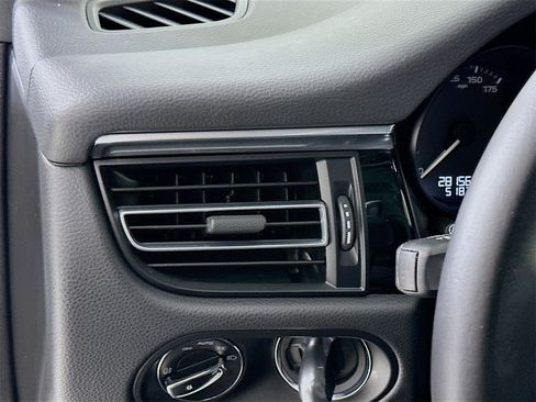 Used 2023 Porsche Macan Turbo image 11