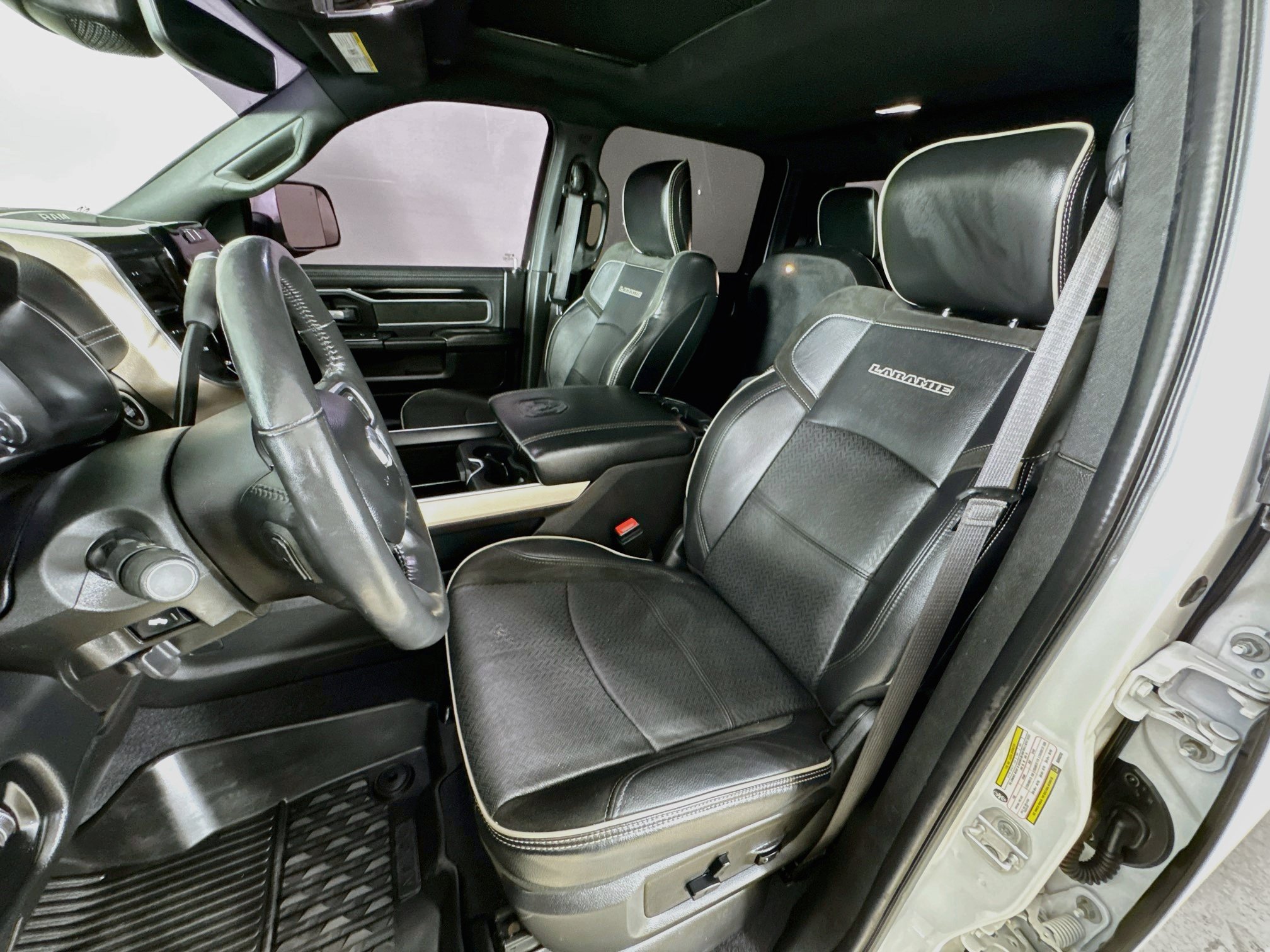 Used 2019 RAM 3500 Laramie AWD/4WD image 12