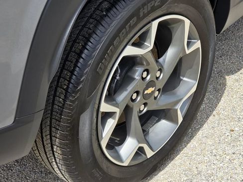 Used 2025 Chevrolet Trax LT FWD image 9