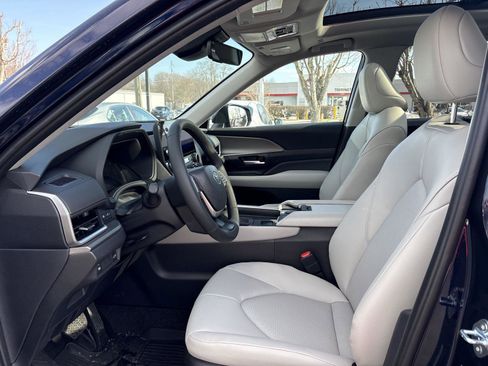 Used 2026 Toyota Grand Highlander XLE image 10