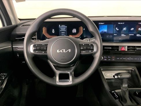Used 2025 Kia K5 LXS FWD image 5