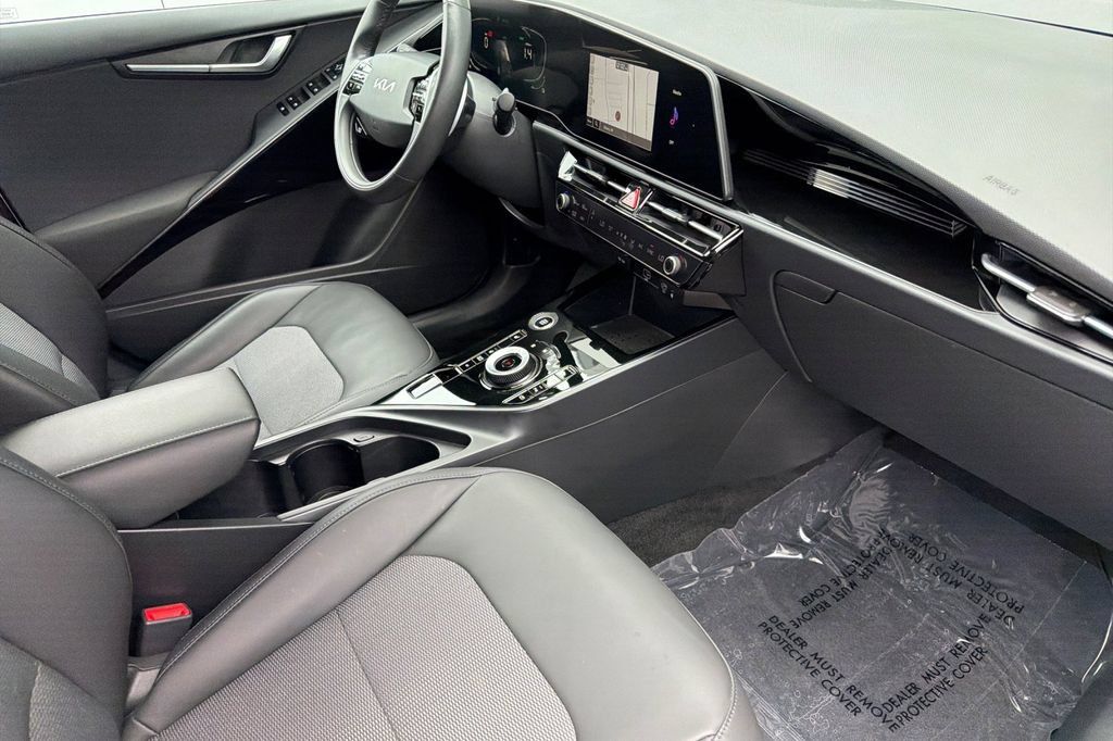 Used 2024 Kia Niro EX w/ EX Cold Weather Package FWD image 13