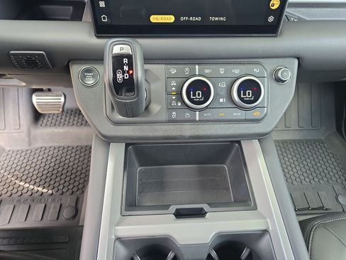 Certified 2025 Land Rover Defender 110 V8 AWD/4WD image 25