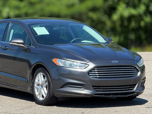 Used 2016 Ford Fusion SE FWD image 15