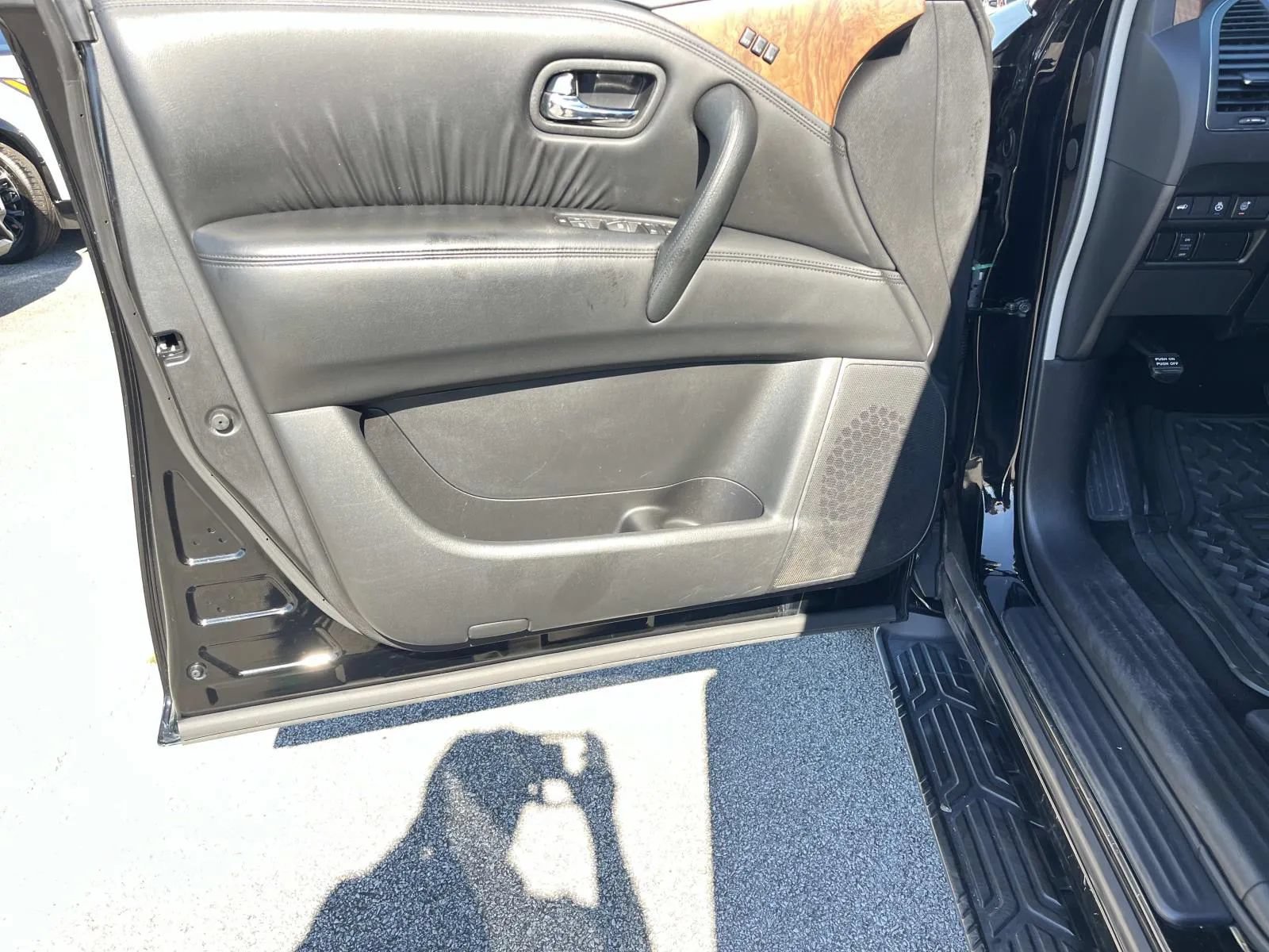 Used 2024 Nissan Armada SL w/ Captain's Chairs Package AWD/4WD image 27