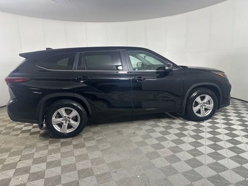 Used 2023 Toyota Highlander LE AWD/4WD image 8