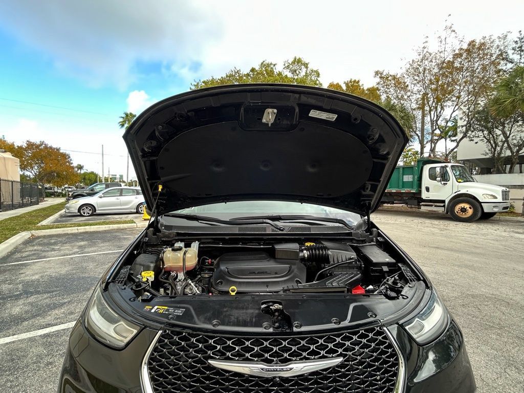 Used 2023 Chrysler Pacifica Touring-L FWD image 26