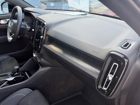 Used 2023 Volvo C40 P8 Recharge Ultimate w/ Protection Package Premier image 33