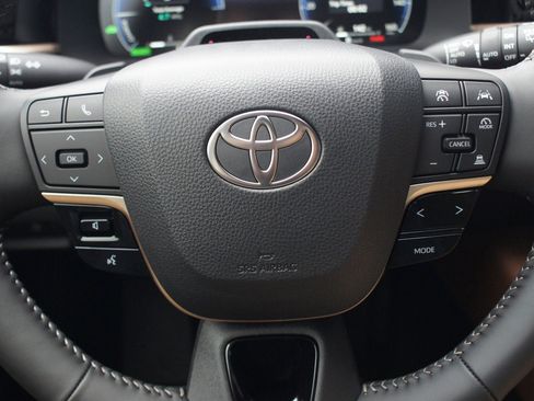 New 2025 Toyota Crown Signia image 8