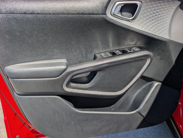 Used 2025 Kia Soul LX FWD image 15