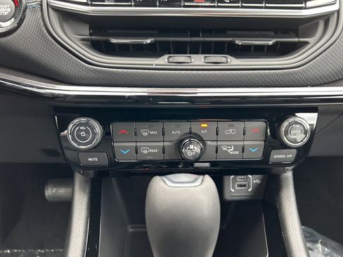 New 2026 Jeep Compass Limited image 12