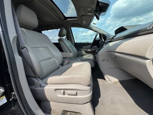 Used 2016 Honda Odyssey Touring Elite image 12