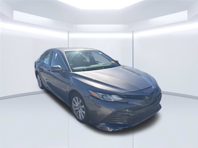 Used 2020 Toyota Camry LE FWD image 3