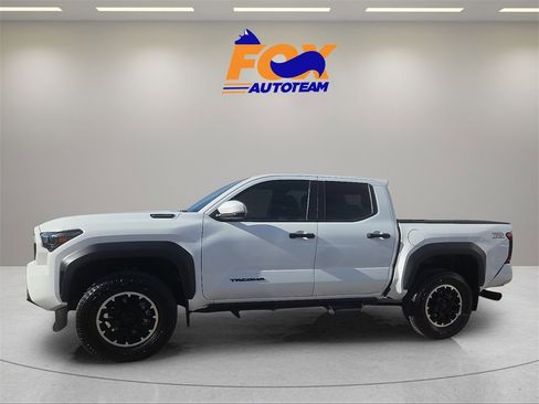 Used 2024 Toyota Tacoma TRD Off-Road image 2