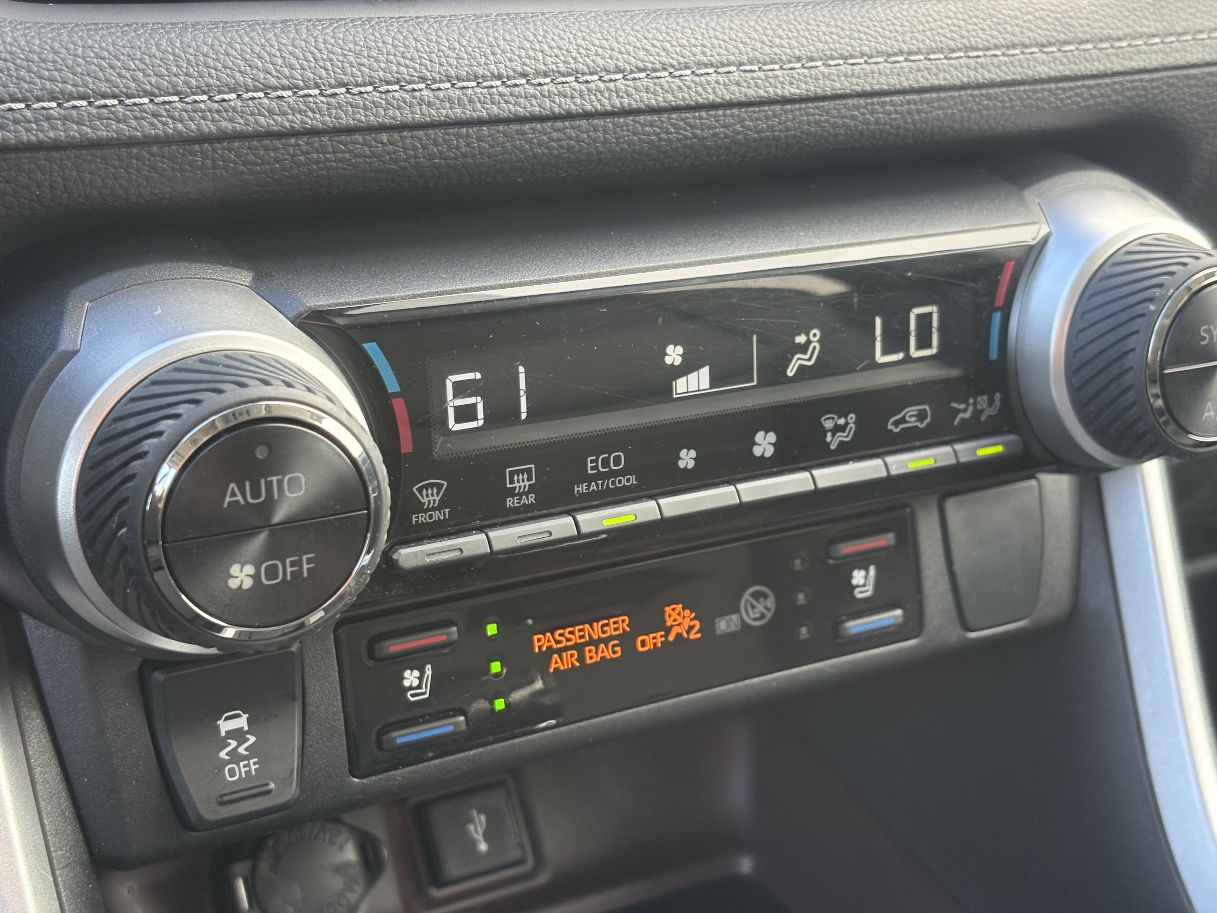 Used 2022 Toyota RAV4 Limited AWD/4WD image 23